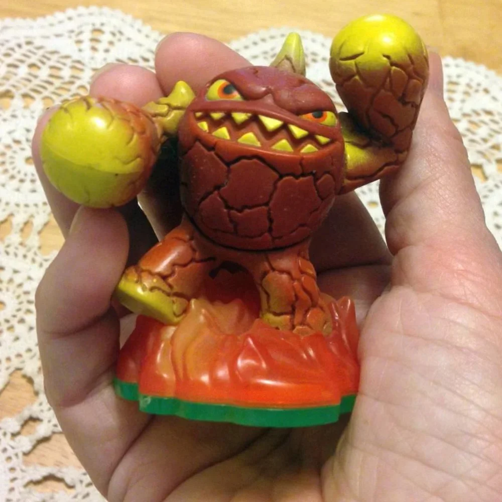 Skylanders Spyros Adventure Eruptor plus Collector's Card